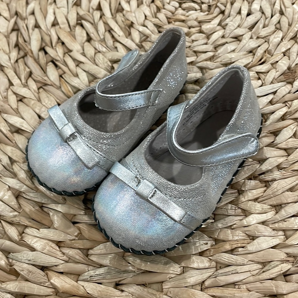 Pedi-peds leather bottom shoes. Penny Mary Janes